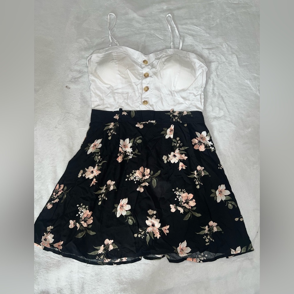 Cute white/ black dress. Size L.